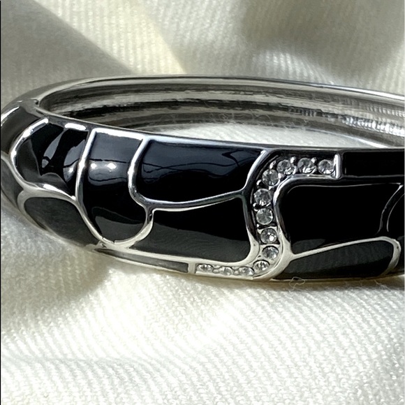 Lia Sophia Bangle Bracelet - Picture 1 of 6